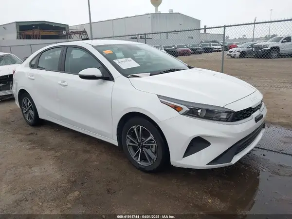 3KPF24AD7PE669204 2023 KIA FORTE - Image 1
