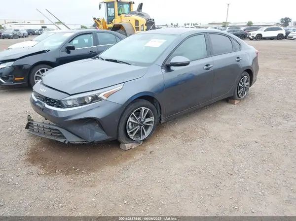 3KPF24AD7PE670546 2023 KIA FORTE - Image 2