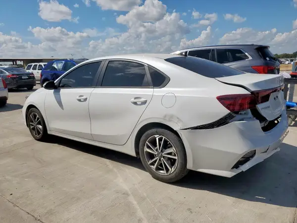 3KPF24AD7PE674001 2023 KIA FORTE - Image 2