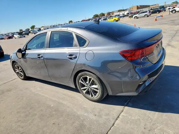 3KPF24AD7PE678503 2023 KIA FORTE - Image 2
