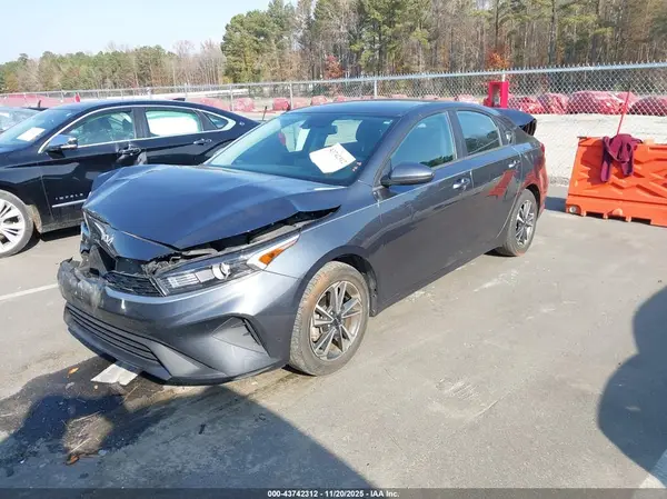 3KPF24AD7PE682129 2023 KIA FORTE - Image 2