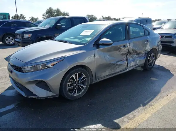 3KPF24AD7PE683300 2023 KIA FORTE - Image 2