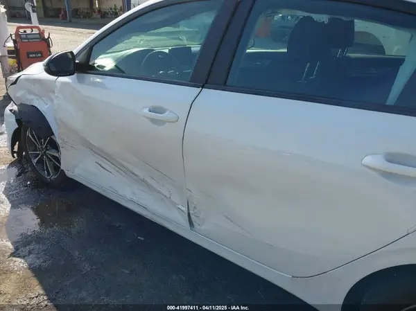 2023 KIA FORTE auction photo 6
