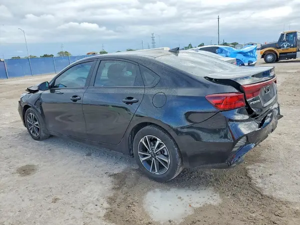 3KPF24AD7PE689940 2023 KIA FORTE - Image 2