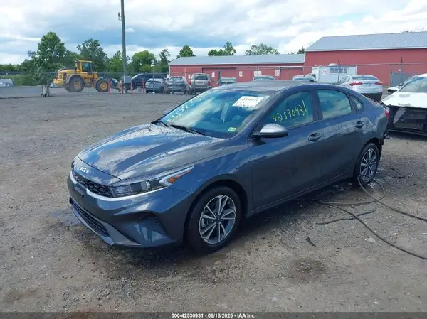 3KPF24AD7PE693390 2023 KIA FORTE - Image 2