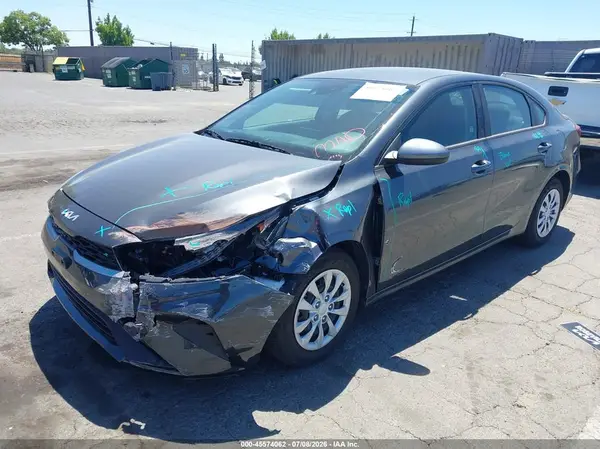3KPF24AD7RE687558 2024 KIA FORTE - Image 2