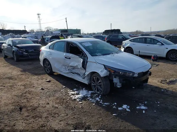 3KPF24AD7RE696132 2024 KIA FORTE - Image 1