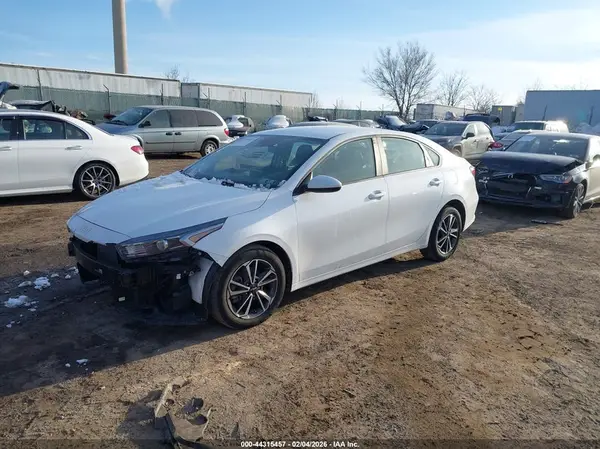 3KPF24AD7RE696132 2024 KIA FORTE - Image 2