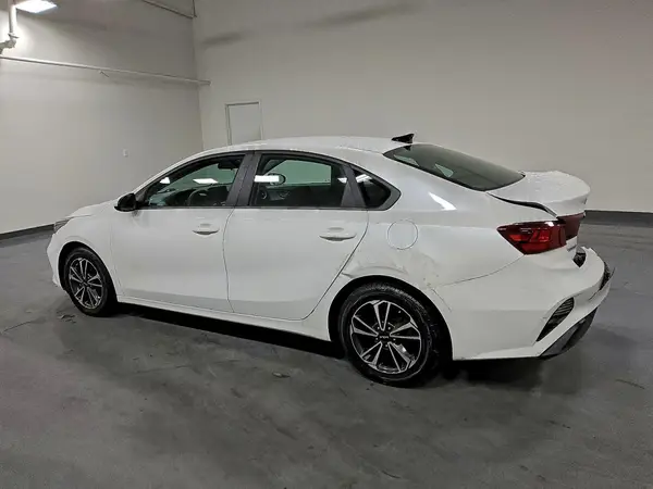 3KPF24AD7RE697460 2024 KIA FORTE - Image 2
