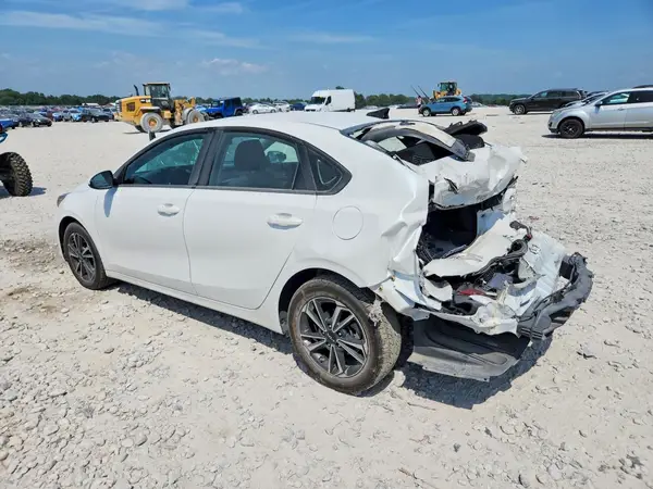3KPF24AD7RE697667 2024 KIA FORTE - Image 2