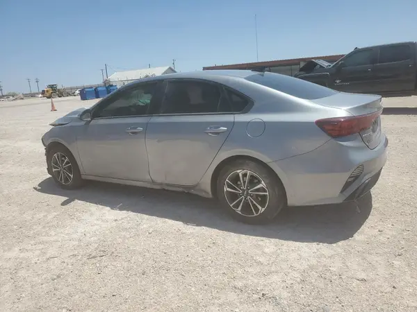3KPF24AD7RE701619 2024 KIA FORTE - Image 2