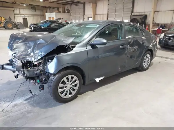 3KPF24AD7RE702236 2024 KIA FORTE - Image 2