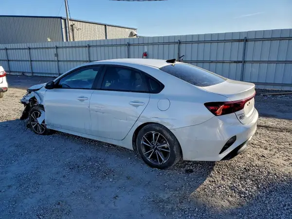 3KPF24AD7RE707341 2024 KIA FORTE - Image 2