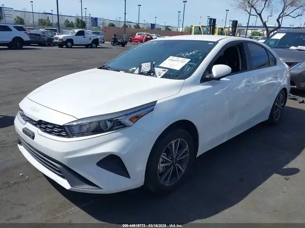 3KPF24AD7RE714998 2024 KIA FORTE - Image 2