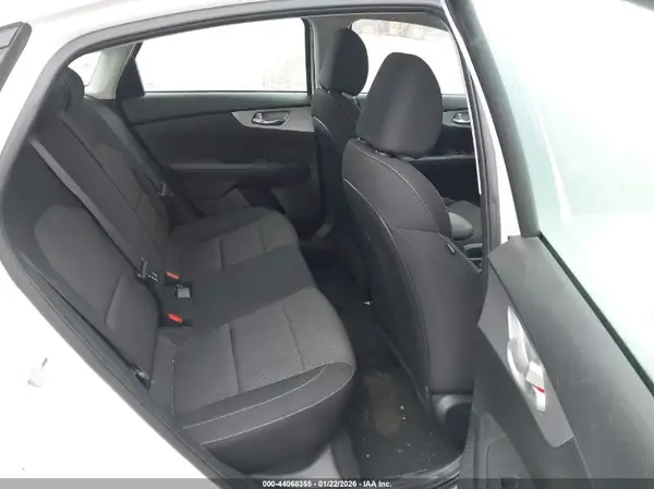 3KPF24AD7RE716525 2024 KIA FORTE - Image 3