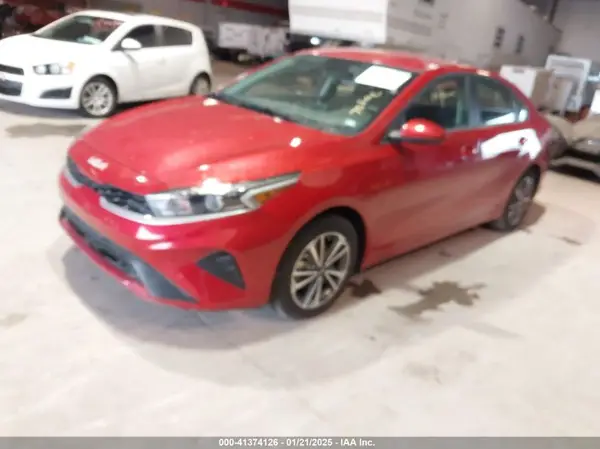 3KPF24AD7RE718744 2024 KIA FORTE - Image 2