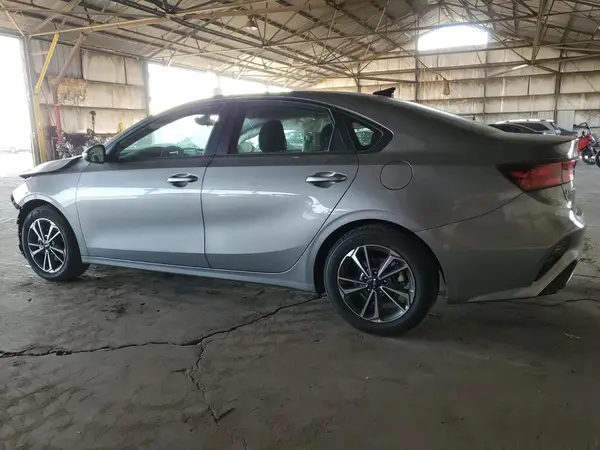 3KPF24AD7RE723443 2024 KIA FORTE - Image 2