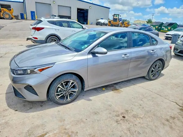 3KPF24AD7RE725306 2024 KIA FORTE - Image 1