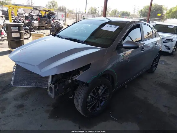 3KPF24AD7RE725757 2024 KIA FORTE - Image 2