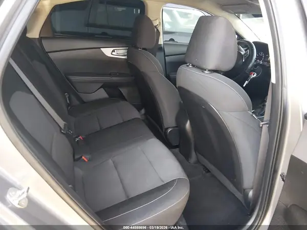 3KPF24AD7RE725757 2024 KIA FORTE - Image 8