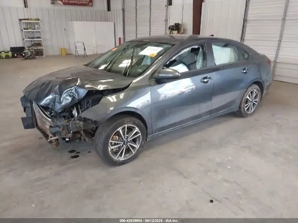 3KPF24AD7RE727900 2024 KIA FORTE - Image 2