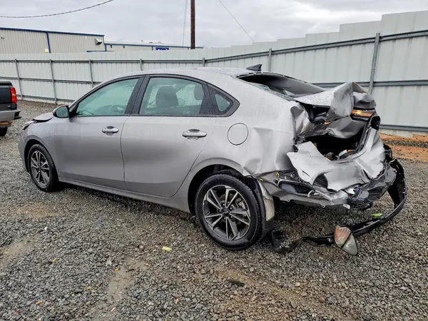 3KPF24AD7RE727928 2024 KIA FORTE - Image 2