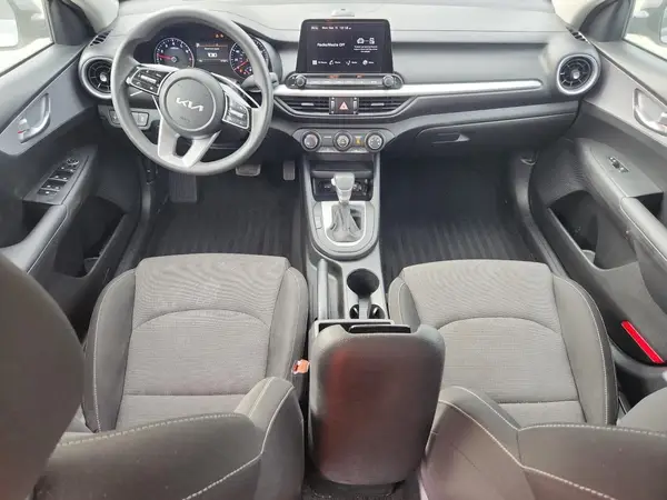 3KPF24AD7RE727945 2024 KIA FORTE - Image 8