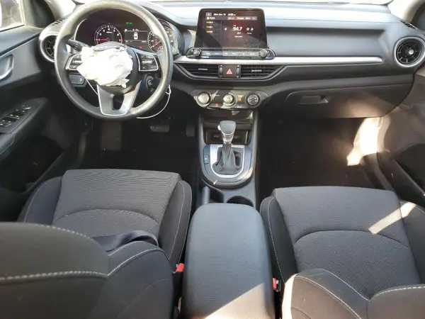 3KPF24AD7RE729713 2024 KIA FORTE - Image 8