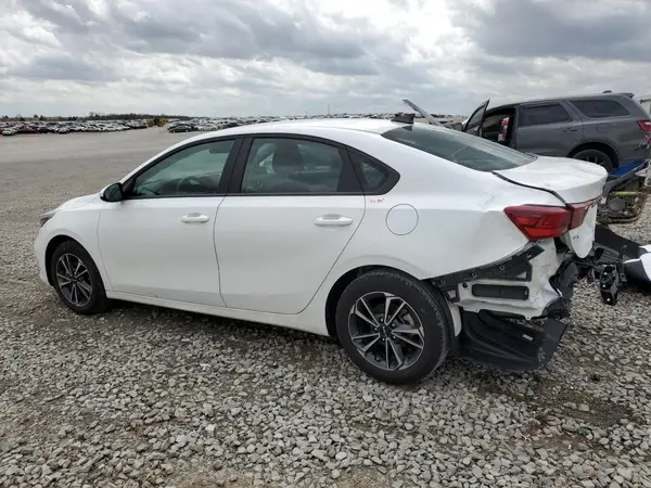 3KPF24AD7RE731428 2024 KIA FORTE - Image 2