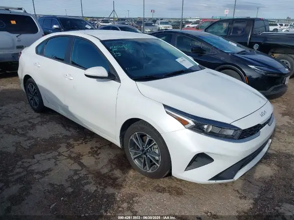 3KPF24AD7RE731882 2024 KIA FORTE - Image 1