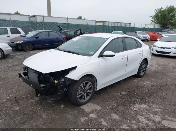 3KPF24AD7RE735527 2024 KIA FORTE - Image 2