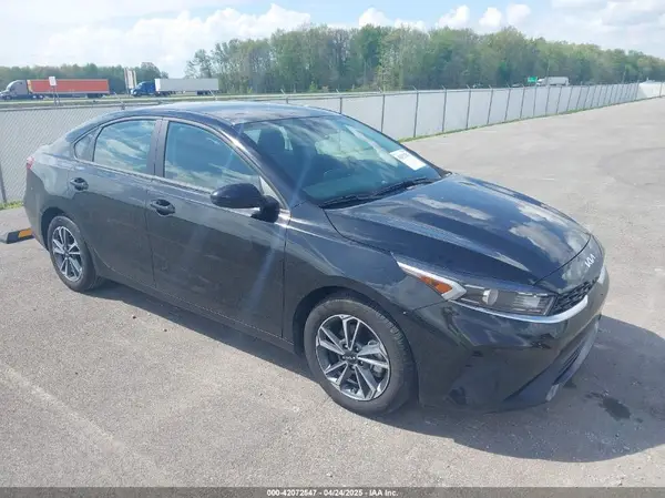 3KPF24AD7RE735642 2024 KIA FORTE - Image 1