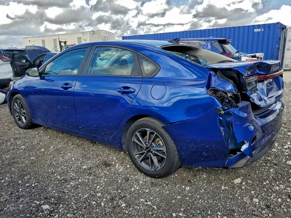 3KPF24AD7RE735818 2024 KIA FORTE - Image 2