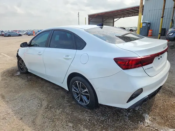 3KPF24AD7RE736998 2024 KIA FORTE - Image 2