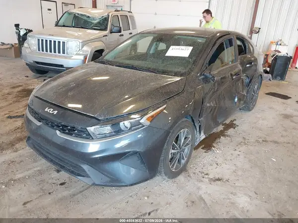 3KPF24AD7RE738847 2024 KIA FORTE - Image 2
