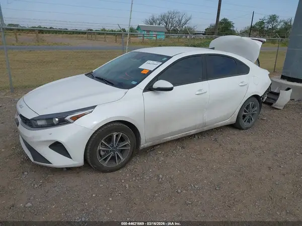 3KPF24AD7RE739237 2024 KIA FORTE - Image 2