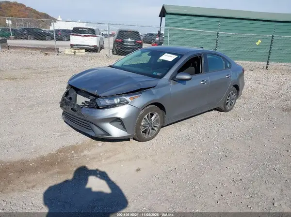 3KPF24AD7RE743921 2024 KIA FORTE - Image 2