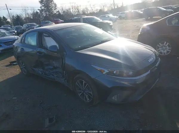 3KPF24AD7RE744339 2024 KIA FORTE - Image 1