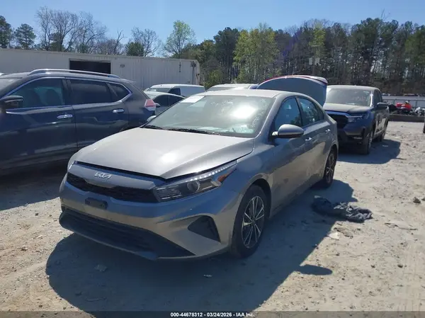 3KPF24AD7RE749069 2024 KIA FORTE - Image 2