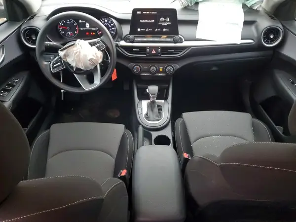3KPF24AD7RE749346 2024 KIA FORTE - Image 8