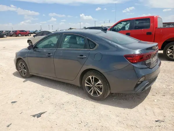 3KPF24AD7RE749475 2024 KIA FORTE - Image 2