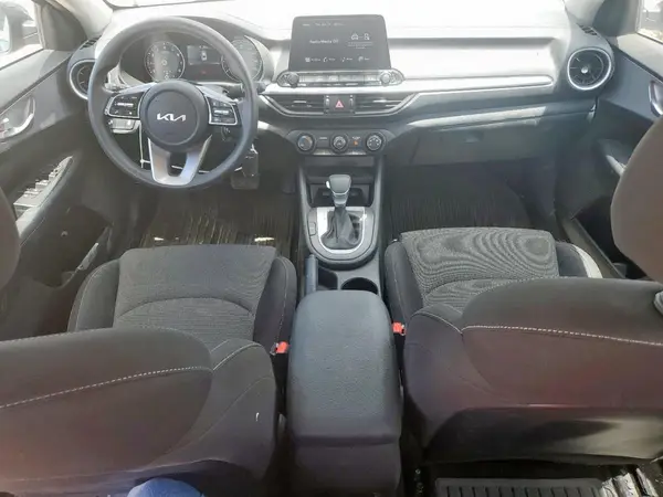 3KPF24AD7RE749475 2024 KIA FORTE - Image 8