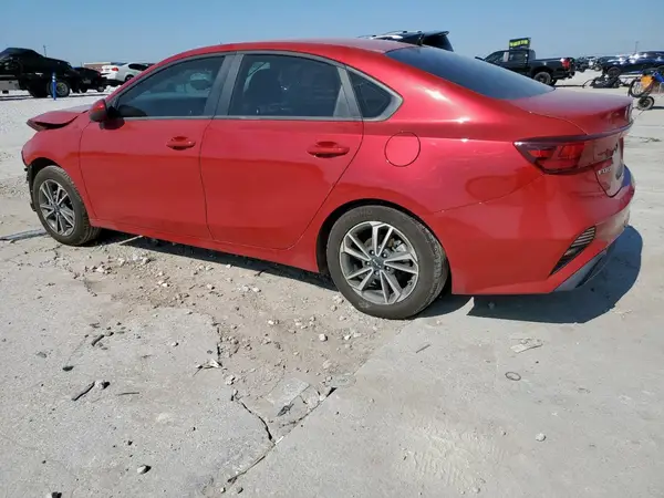 3KPF24AD7RE750075 2024 KIA FORTE - Image 2