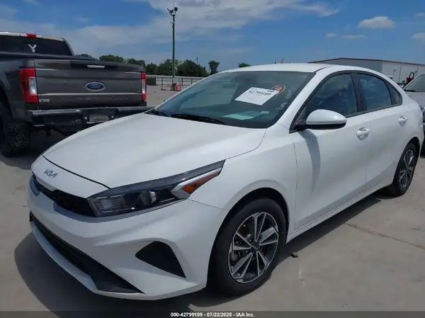 3KPF24AD7RE756460 2024 KIA FORTE - Image 2
