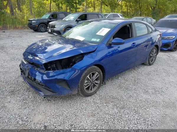 3KPF24AD7RE758015 2024 KIA FORTE - Image 2