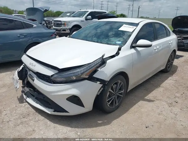 3KPF24AD7RE759472 2024 KIA FORTE - Image 2