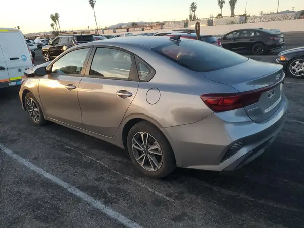 3KPF24AD7RE759648 2024 KIA FORTE - Image 2