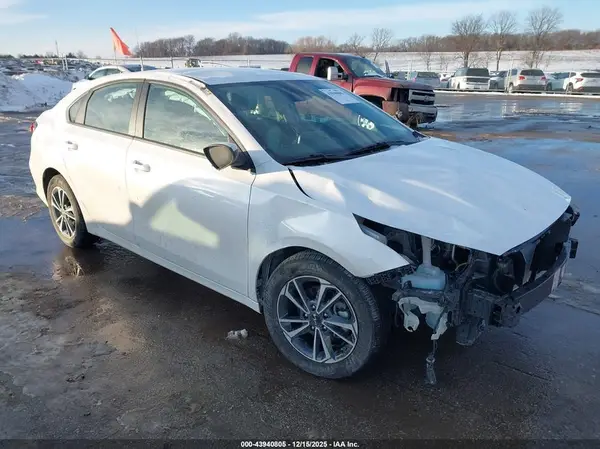 3KPF24AD7RE760265 2024 KIA FORTE - Image 1