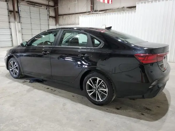 3KPF24AD7RE761948 2024 KIA FORTE - Image 2