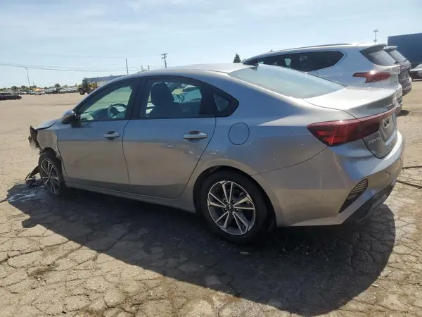 3KPF24AD7RE763621 2024 KIA FORTE - Image 2